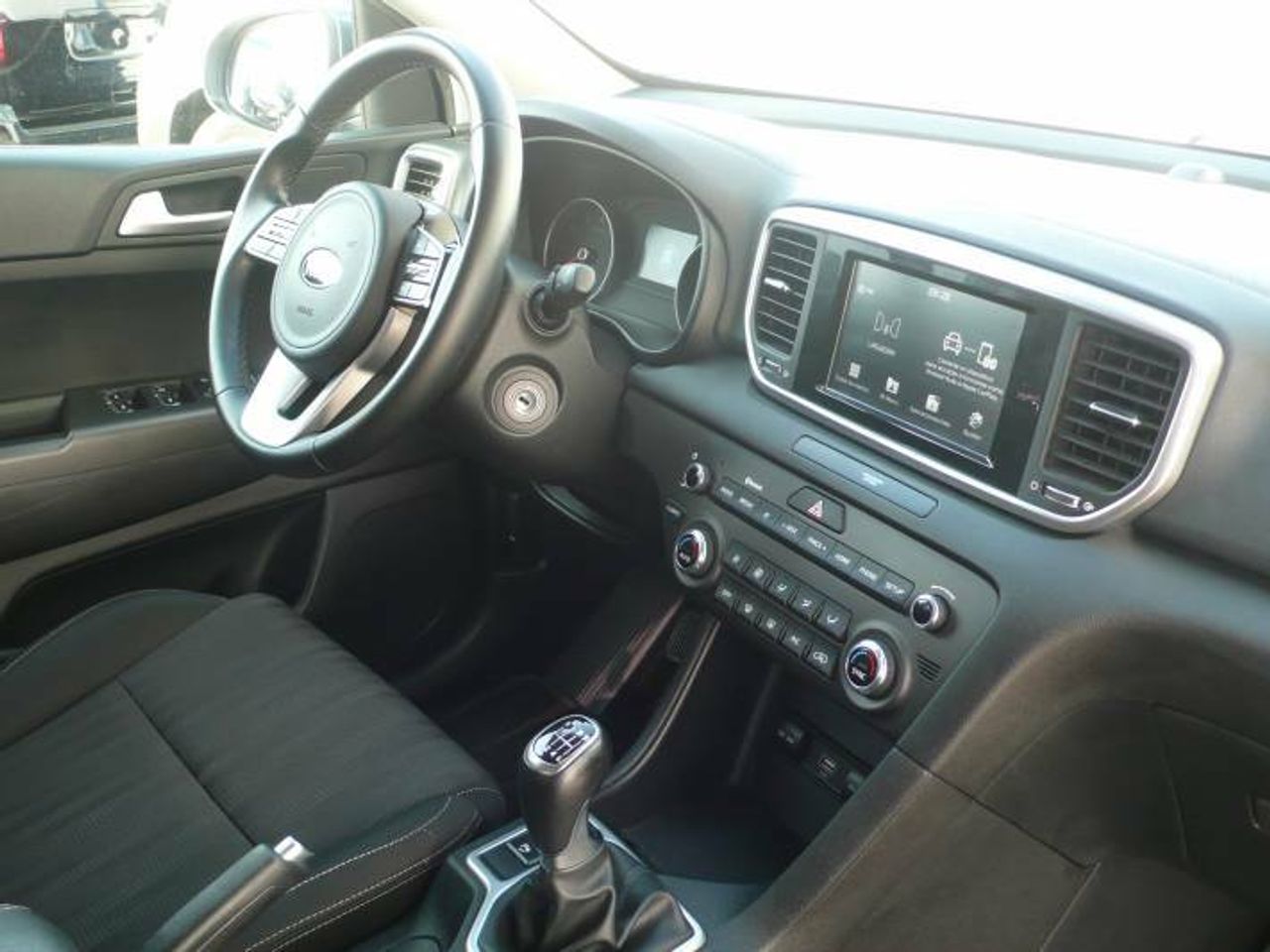 Kia Sportage 1.6 Drive Plus 2WD 6 vel. 132  - Foto 16
