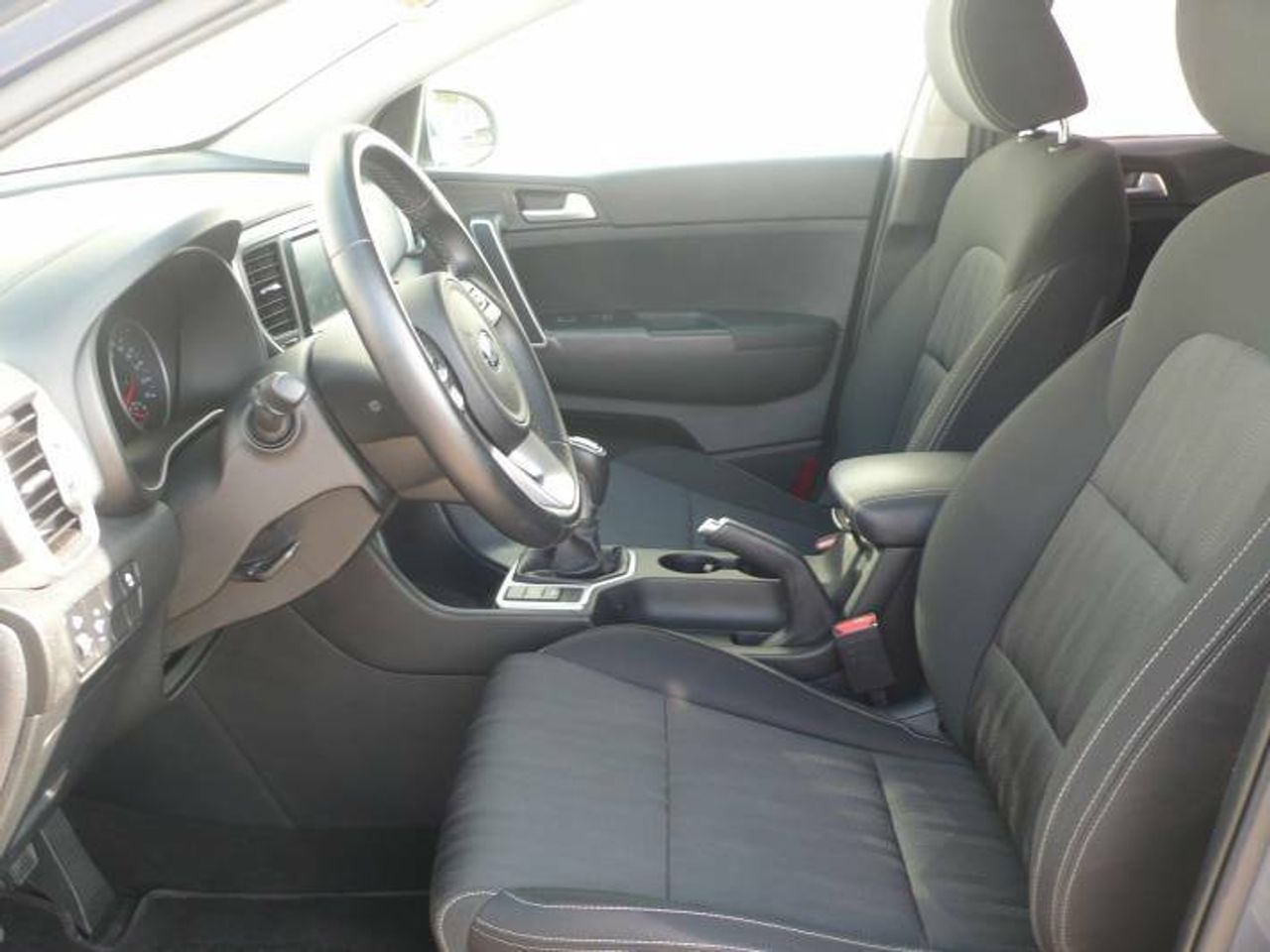 Kia Sportage 1.6 Drive Plus 2WD 6 vel. 132  - Foto 9