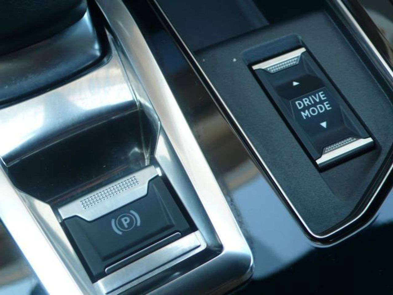 Peugeot 3008 Hybrid Hybrid 4 GT Pack 1.6 Plug-In 300CV AT8  - Foto 32