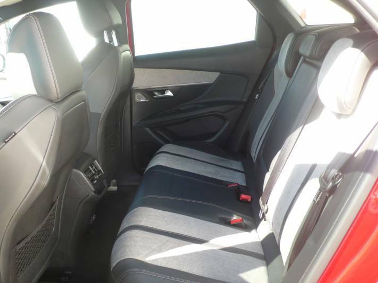Peugeot 3008 Hybrid Hybrid 4 GT Pack 1.6 Plug-In 300CV AT8  - Foto 12