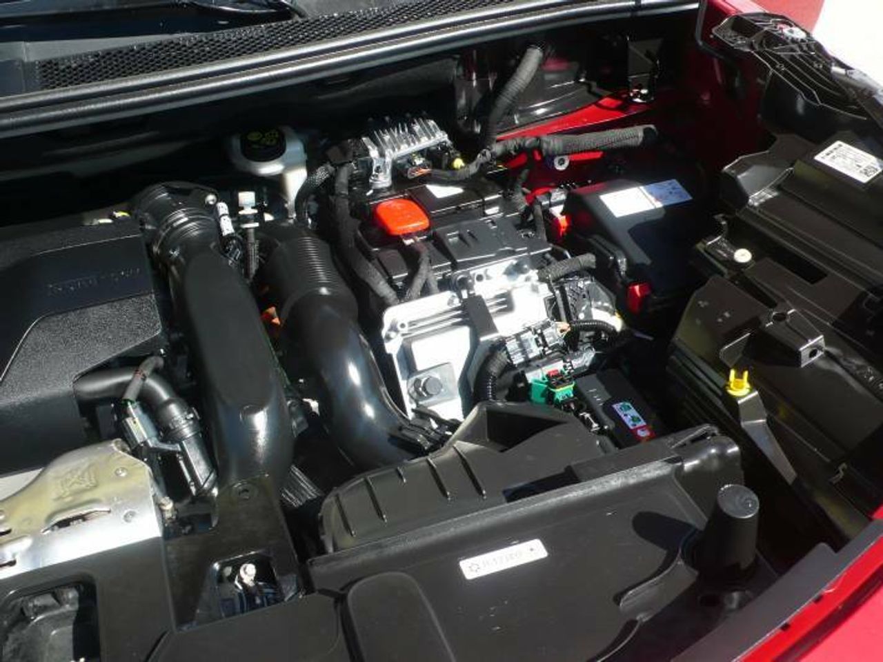 Peugeot 3008 Hybrid Hybrid 4 GT Pack 1.6 Plug-In 300CV AT8  - Foto 54