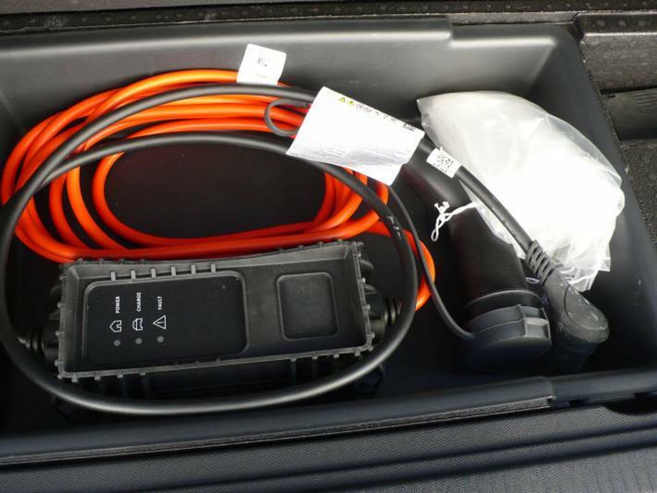 Peugeot 3008 Hybrid Hybrid 4 GT Pack 1.6 Plug-In 300CV AT8  - Foto 17
