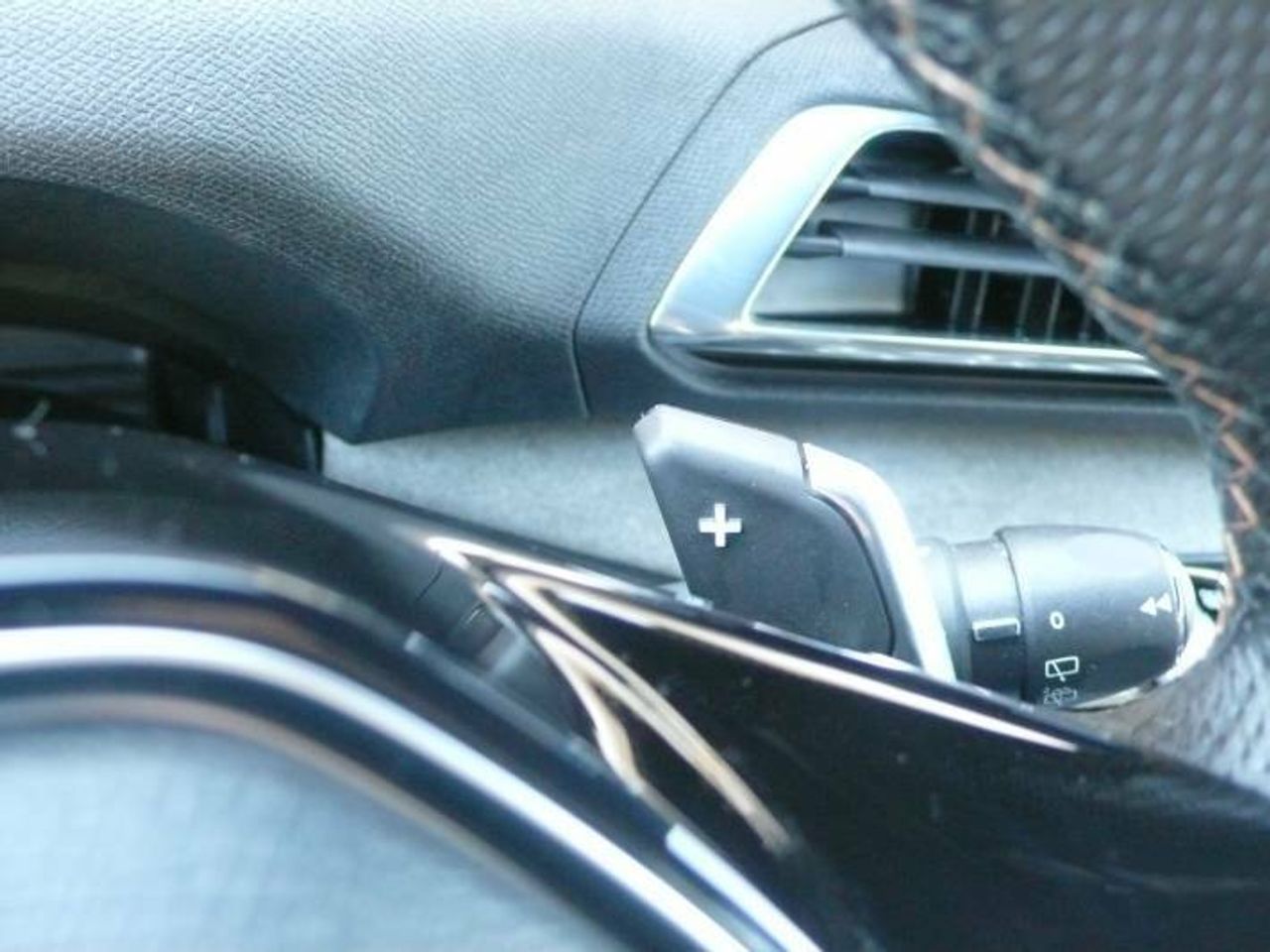 Peugeot 3008 Hybrid Hybrid 4 GT Pack 1.6 Plug-In 300CV AT8  - Foto 39