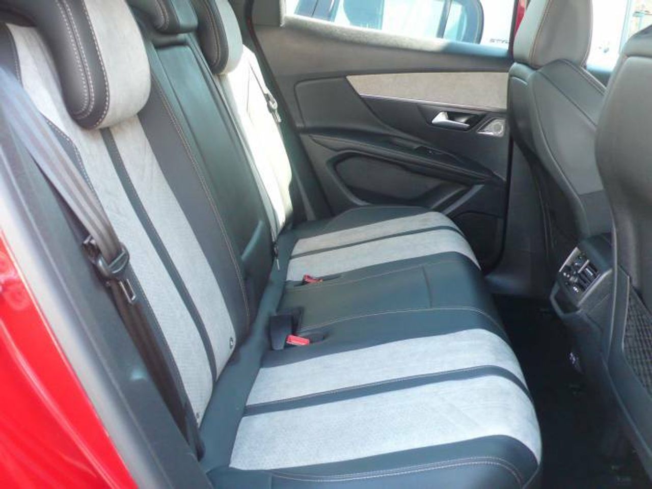 Peugeot 3008 Hybrid Hybrid 4 GT Pack 1.6 Plug-In 300CV AT8  - Foto 18