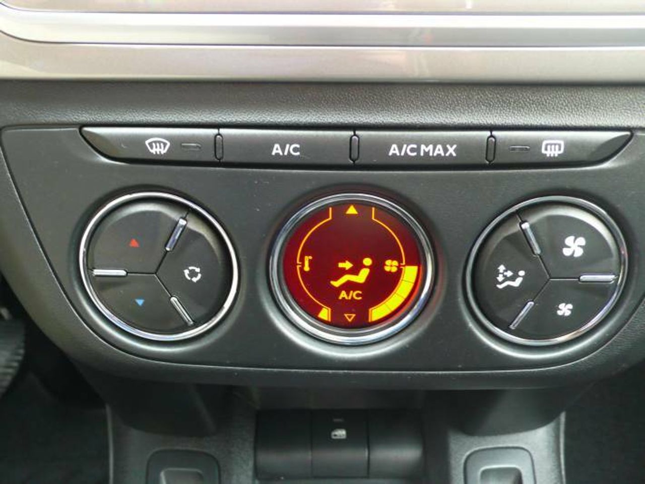 Citroën C-Elysée 1.6BLUEHDI SHINE 100  - Foto 25