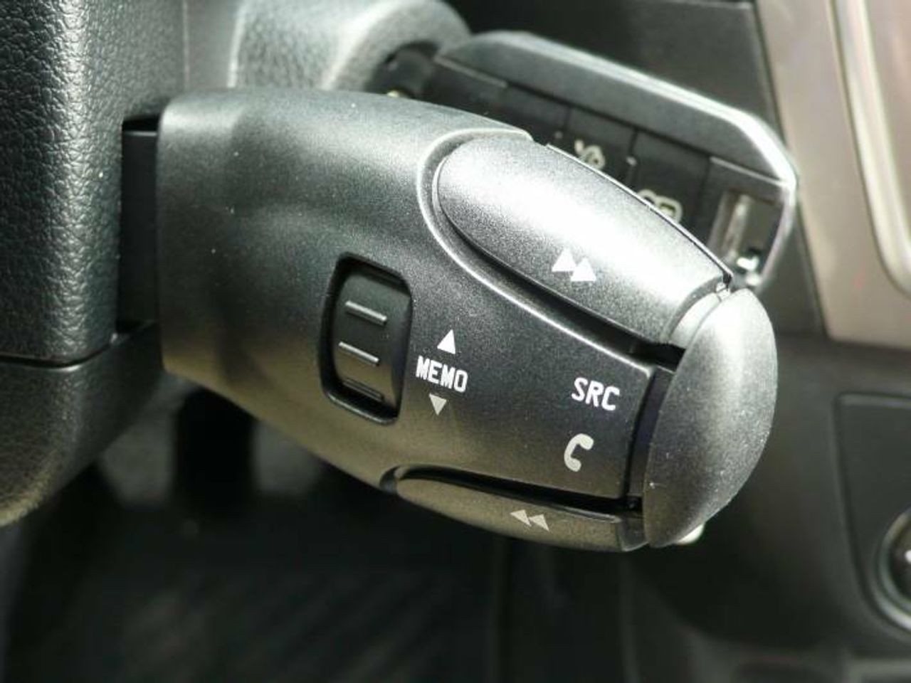 Citroën C-Elysée 1.6BLUEHDI SHINE 100  - Foto 28