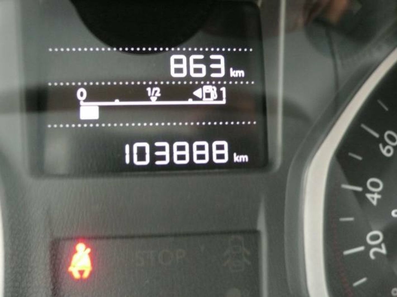 Citroën C-Elysée 1.6BLUEHDI SHINE 100  - Foto 30