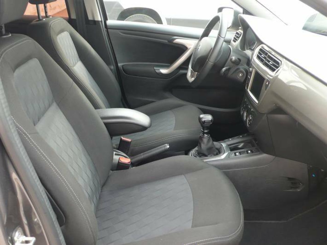 Citroën C-Elysée 1.6BLUEHDI SHINE 100  - Foto 16