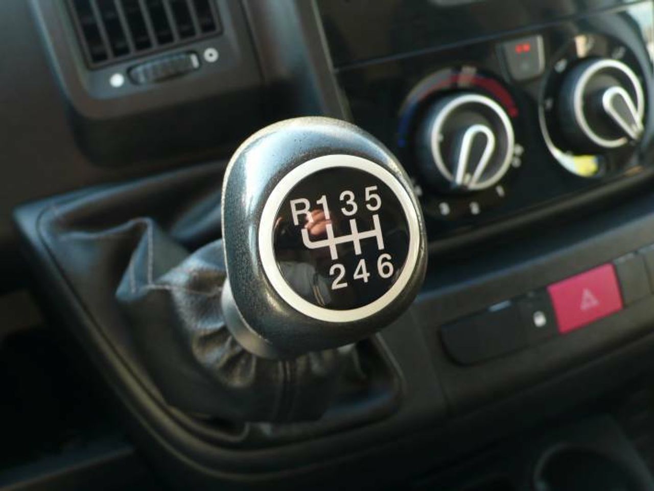 Fiat Ducato 35 L3H2 2.3 (140cv) VGT SCR Euro 6d-temp 4 Puertas  - Foto 18