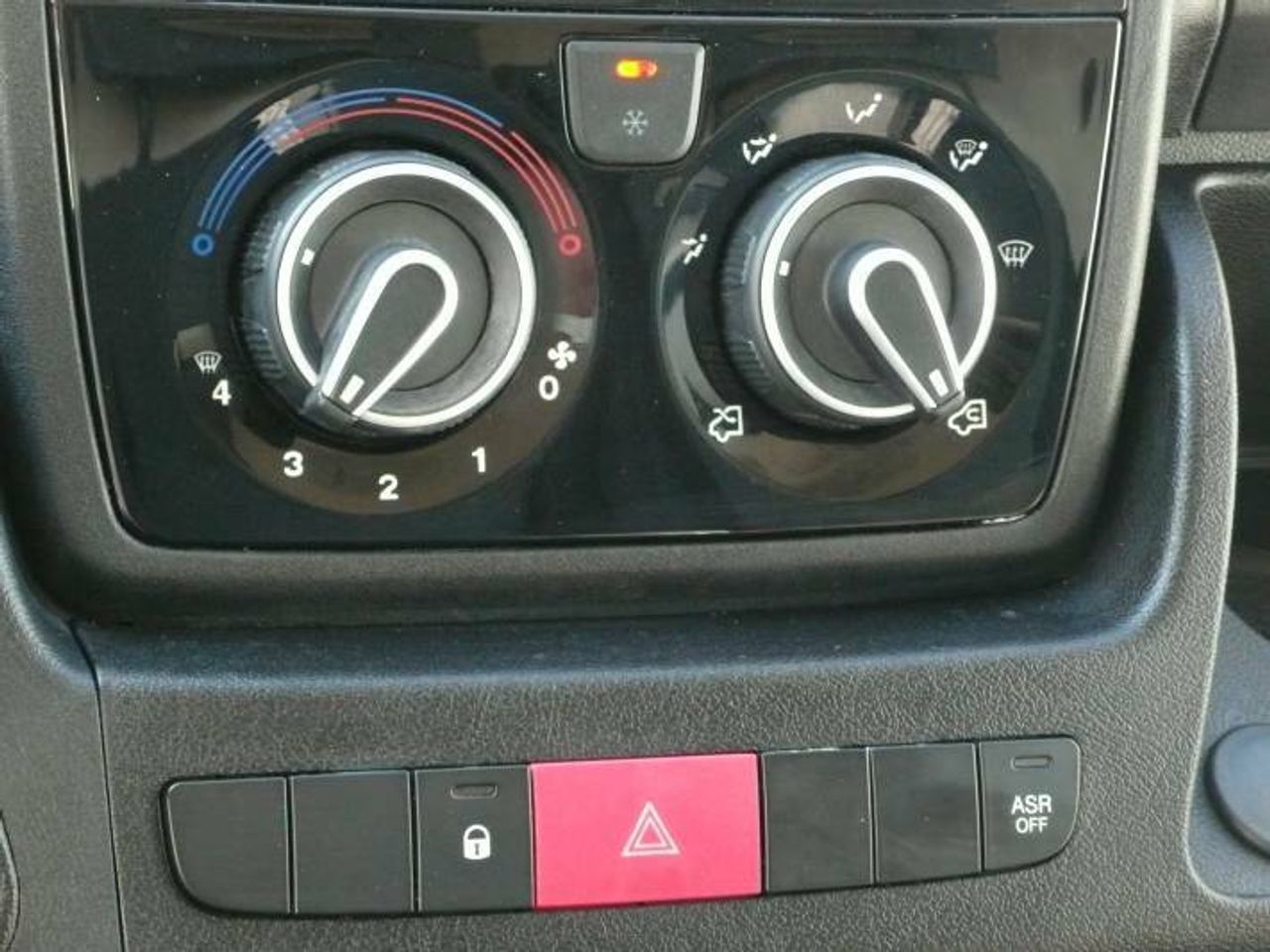 Fiat Ducato 35 L3H2 2.3 (140cv) VGT SCR Euro 6d-temp 4 Puertas  - Foto 17