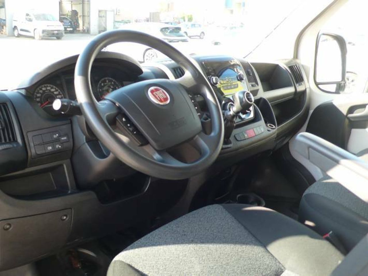 Fiat Ducato 35 L3H2 2.3 (140cv) VGT SCR Euro 6d-temp 4 Puertas  - Foto 3
