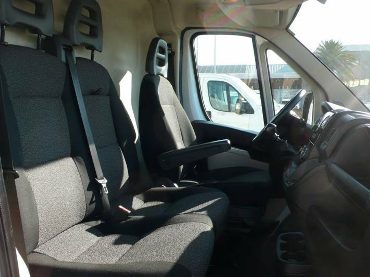 Fiat Ducato 35 L3H2 2.3 (140cv) VGT SCR Euro 6d-temp 4 Puertas  - Foto 14