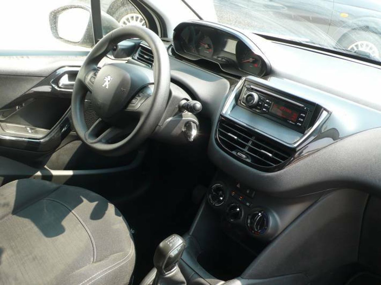 Peugeot 208 1.4HDi BUSINESS LINE 68cv  - Foto 14