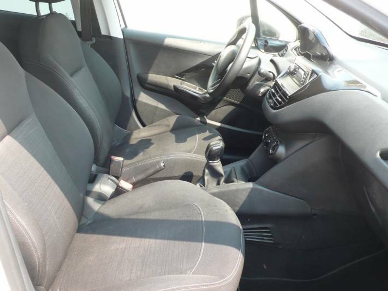 Peugeot 208 1.4HDi BUSINESS LINE 68cv  - Foto 13