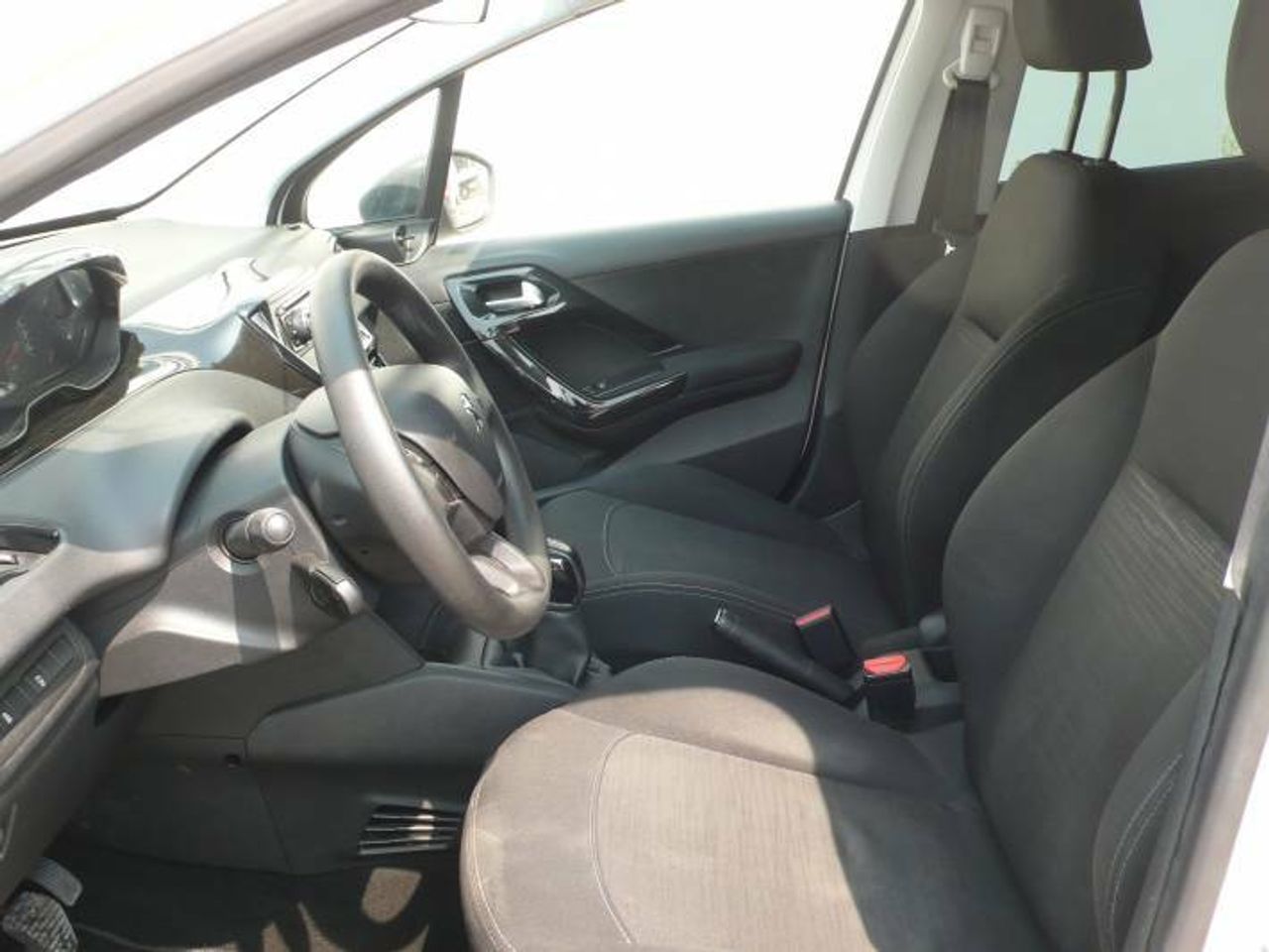 Peugeot 208 1.4HDi BUSINESS LINE 68cv  - Foto 9