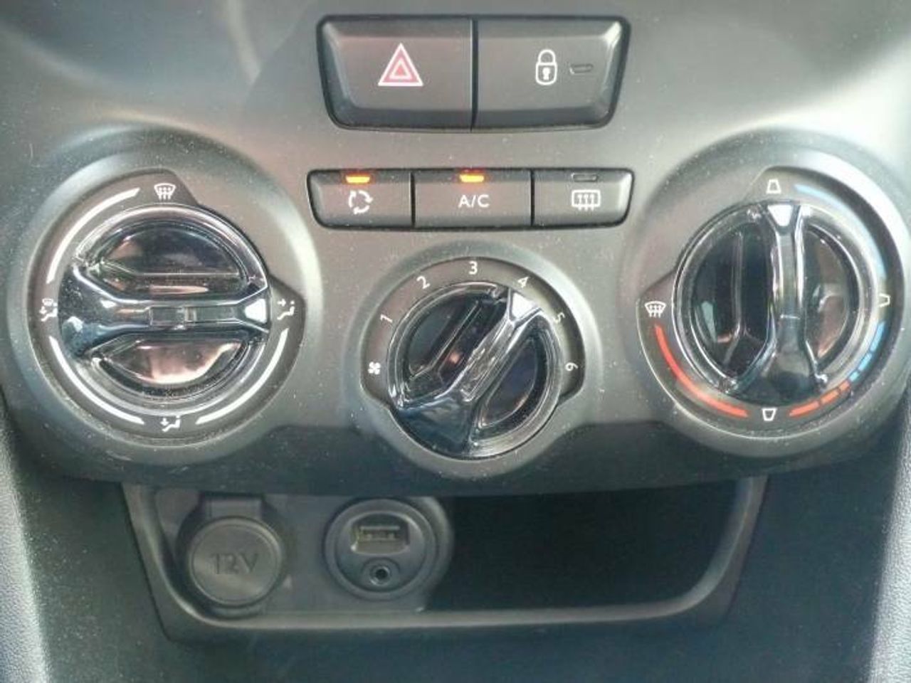 Peugeot 208 1.4HDi BUSINESS LINE 68cv  - Foto 16