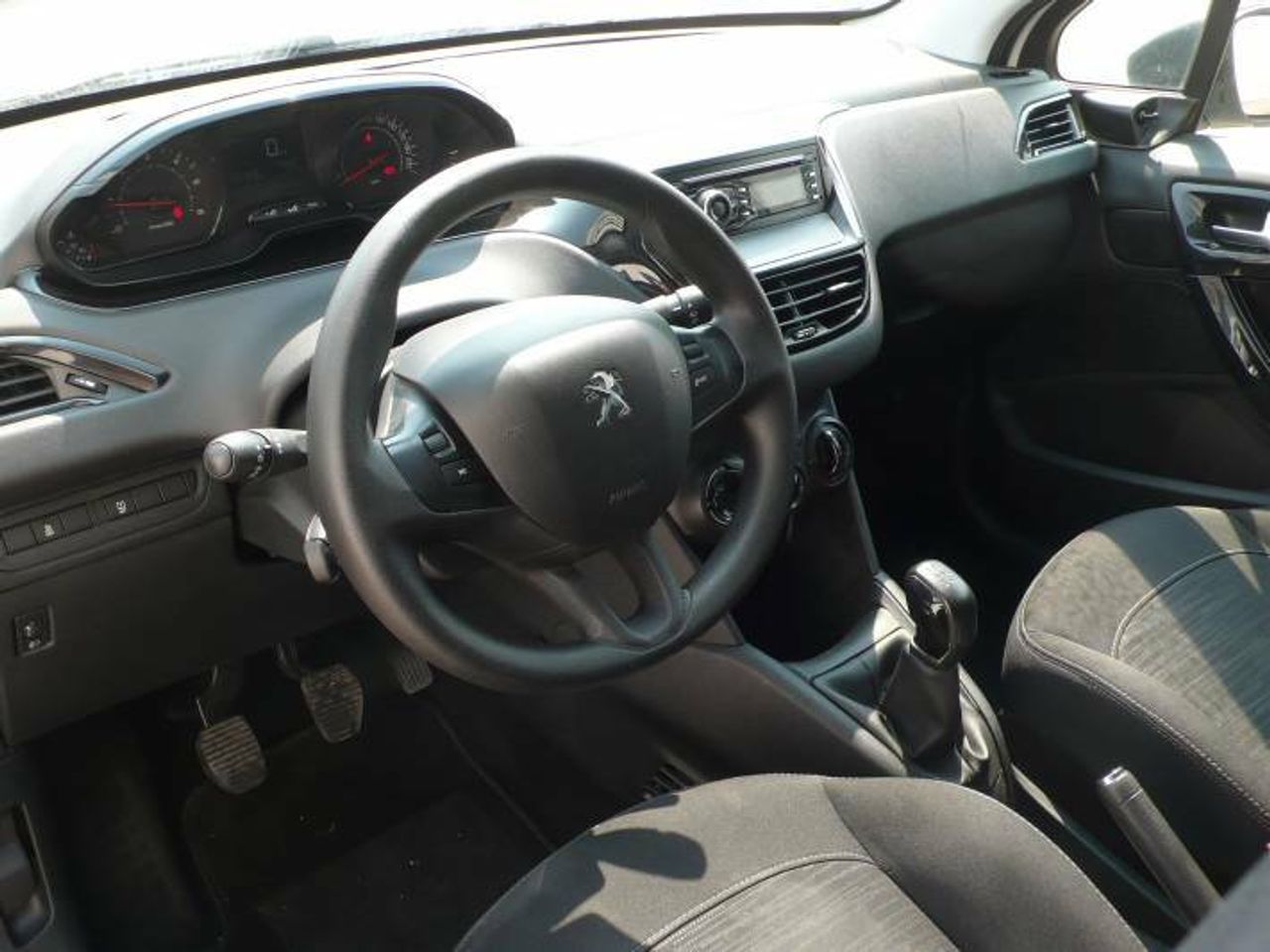 Peugeot 208 1.4HDi BUSINESS LINE 68cv  - Foto 3