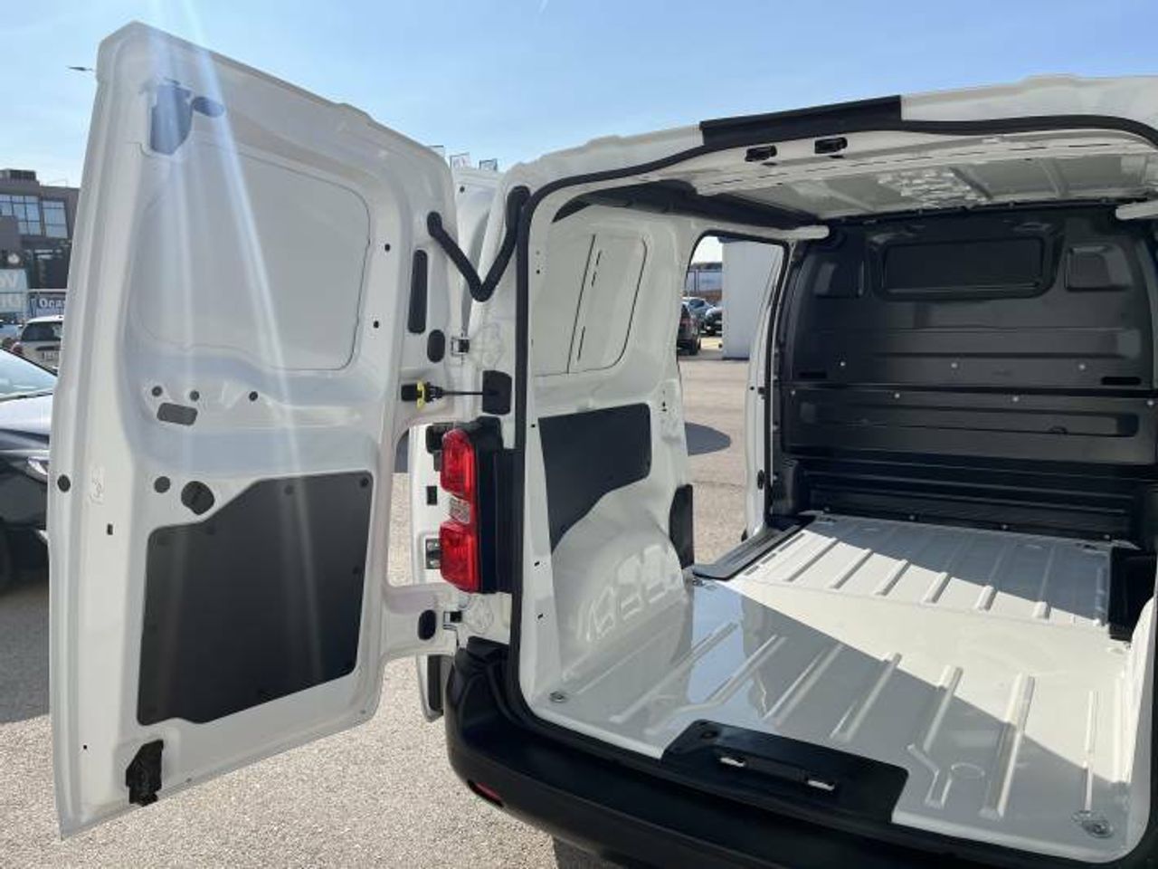 Peugeot Expert Standard 1.5BlueHDi S&S Pro 120  - Foto 13