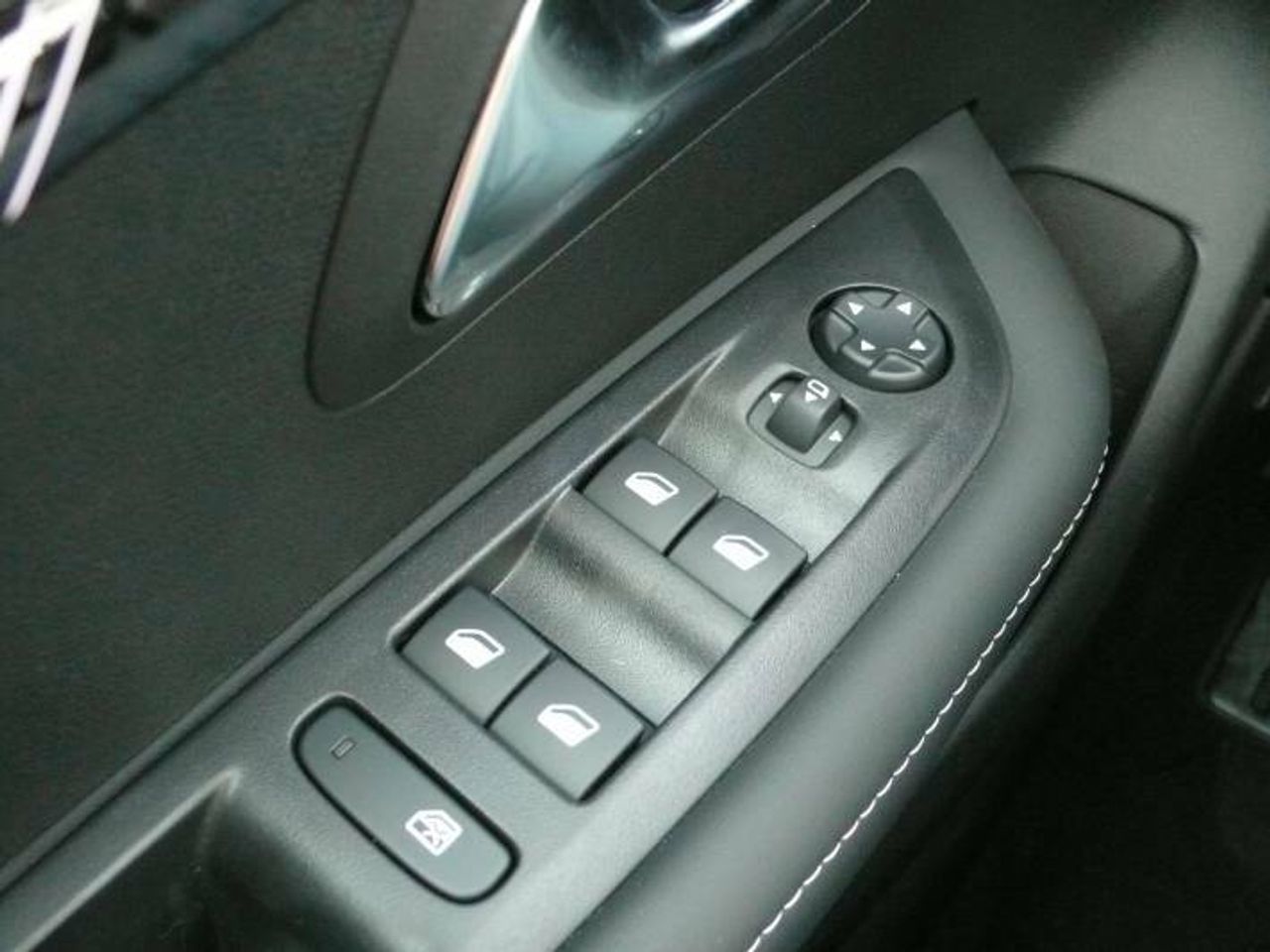 Peugeot 208 N208 5P Allure HYBRID 100 eDCS6  - Foto 9