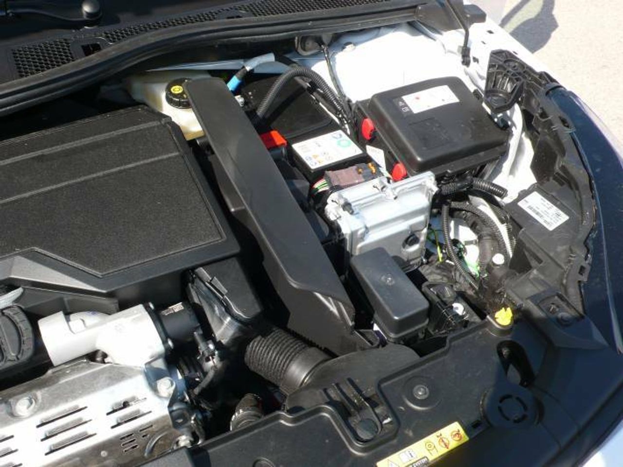 Peugeot 208 N208 5P Allure HYBRID 100 eDCS6  - Foto 42