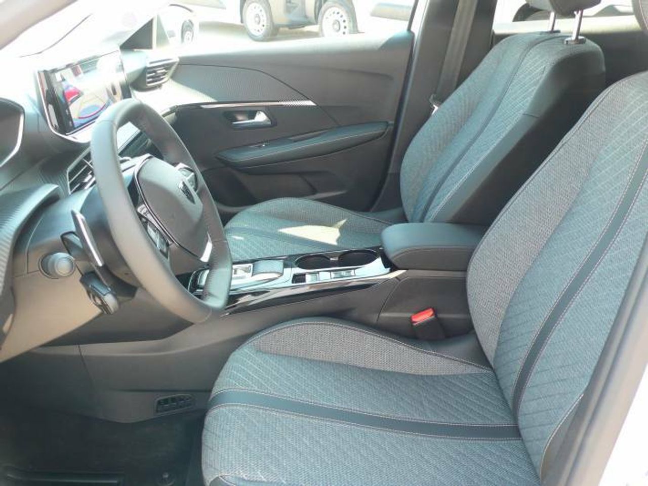 Peugeot 208 N208 5P Allure HYBRID 100 eDCS6  - Foto 17