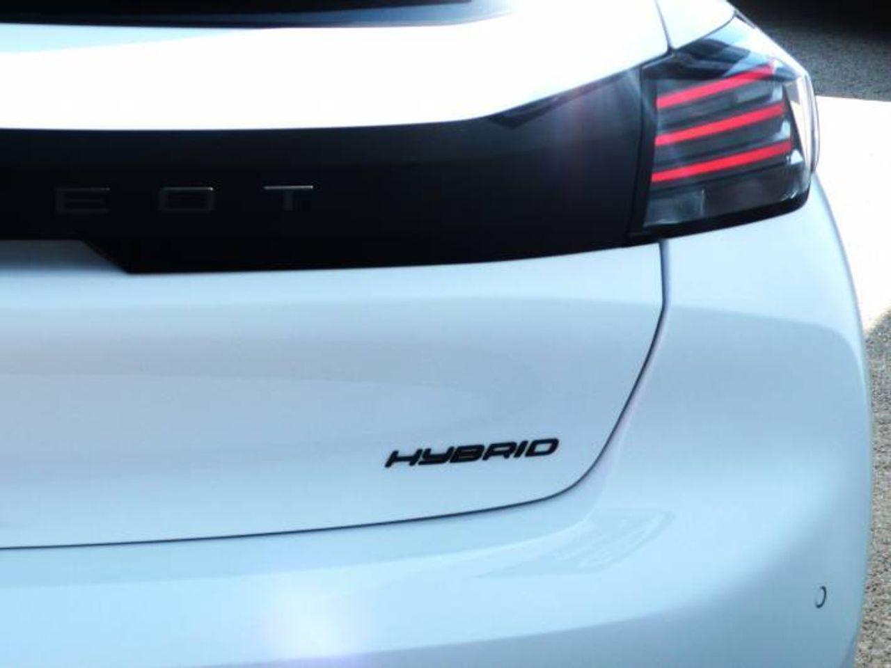 Peugeot 208 N208 5P Allure HYBRID 100 eDCS6  - Foto 31