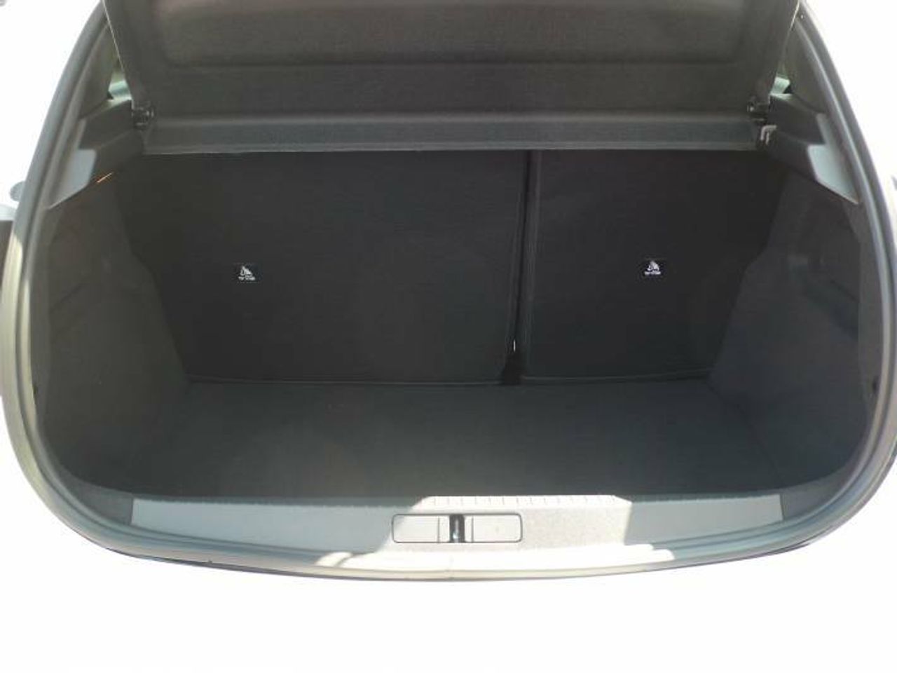 Peugeot 208 N208 5P Allure HYBRID 100 eDCS6  - Foto 33