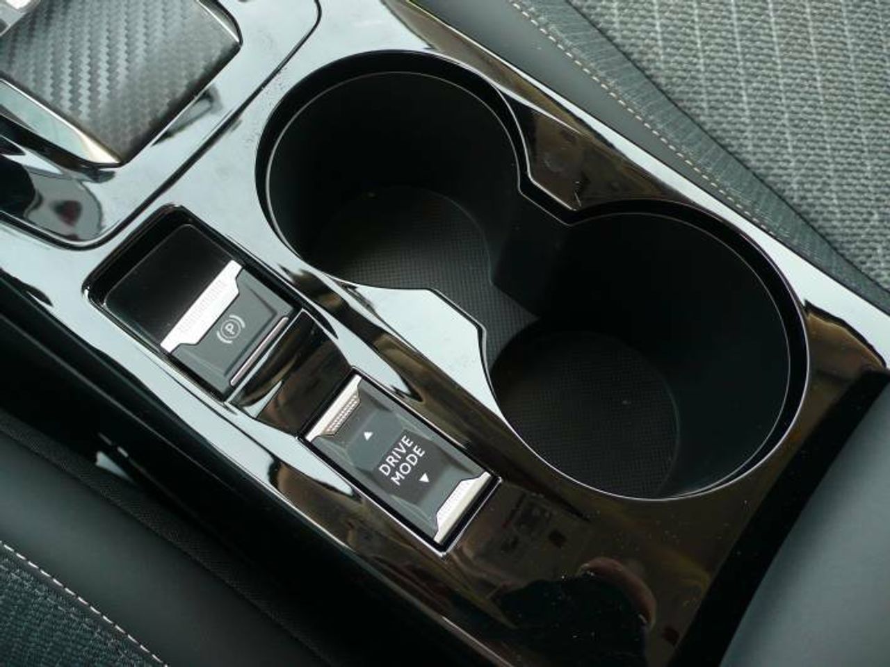 Peugeot 208 N208 5P Allure HYBRID 100 eDCS6  - Foto 18