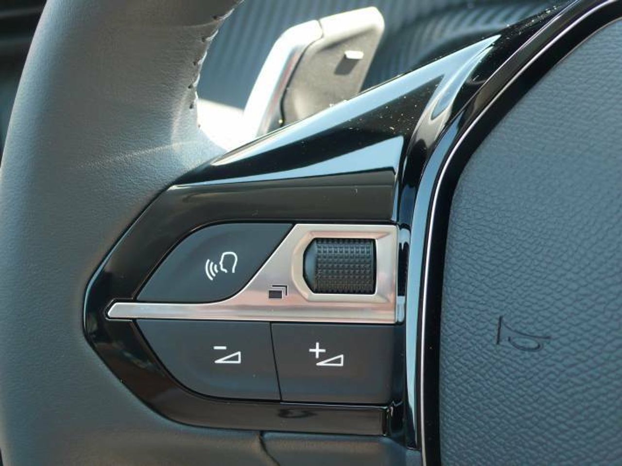 Peugeot 208 N208 5P Allure HYBRID 100 eDCS6  - Foto 10