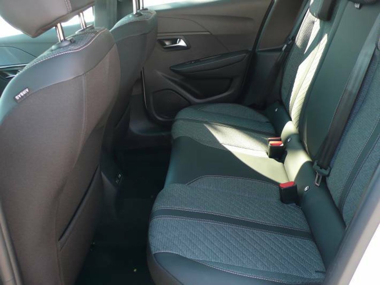 Peugeot 208 N208 5P Allure HYBRID 100 eDCS6  - Foto 36