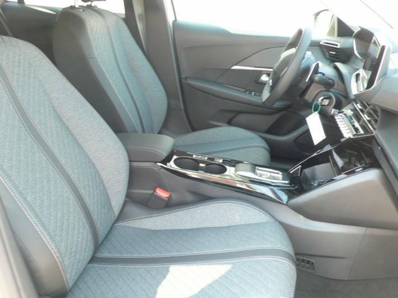 Peugeot 208 N208 5P Allure HYBRID 100 eDCS6  - Foto 29