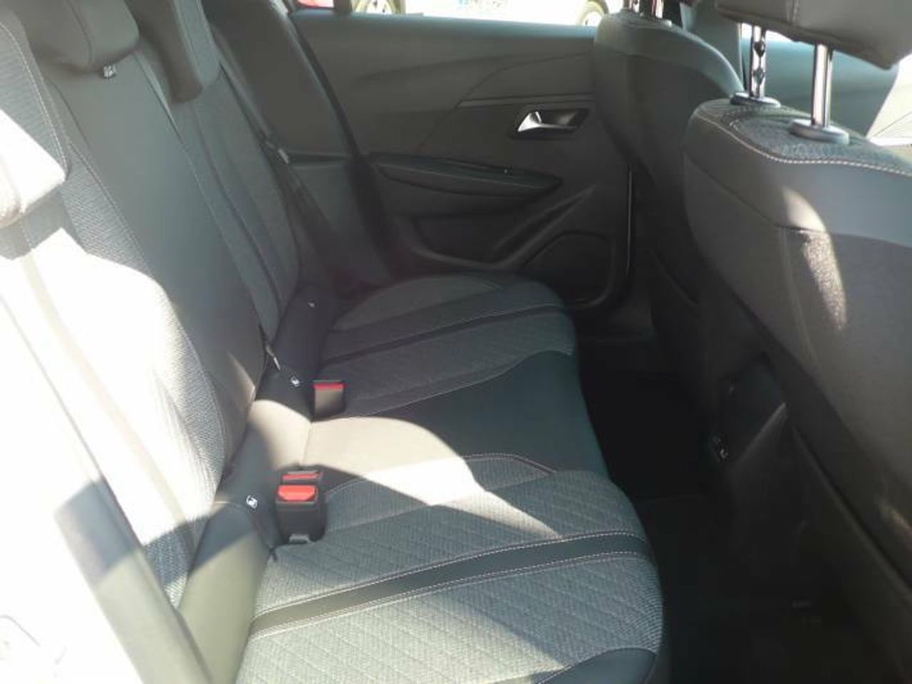 Peugeot 208 N208 5P Allure HYBRID 100 eDCS6  - Foto 30