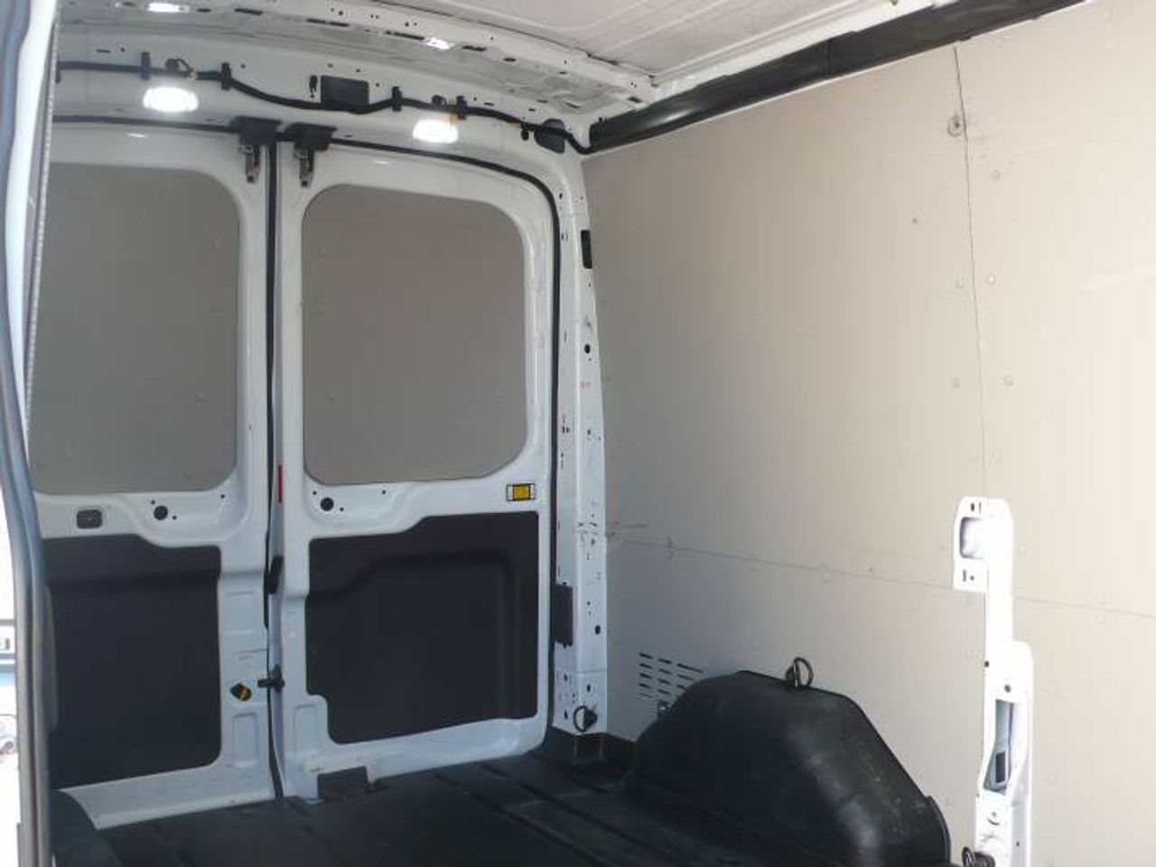 Ford Transit TRANSIT 310 96KW L2H2 VAN TREND  - Foto 12