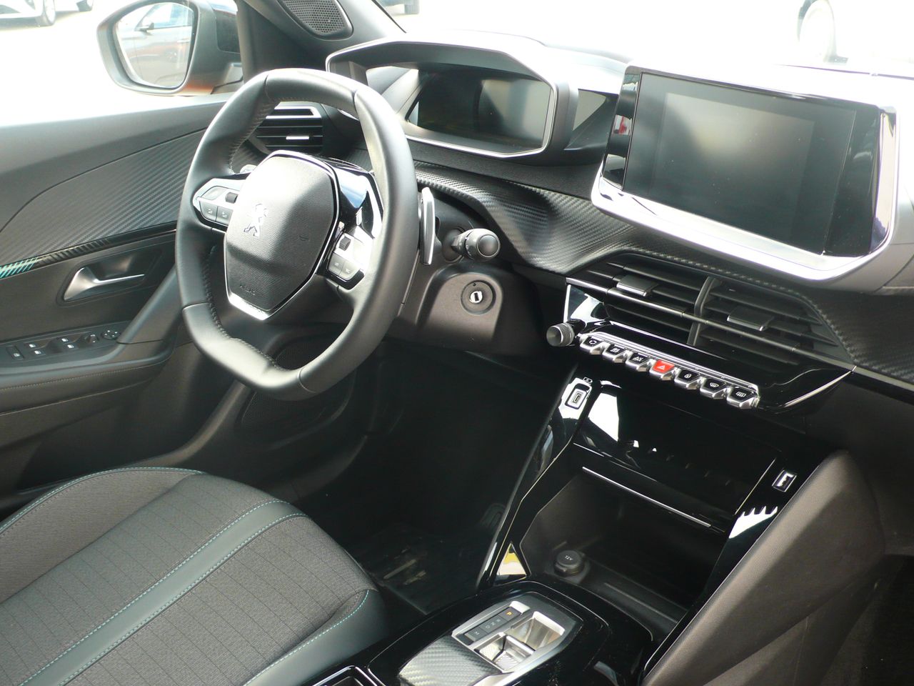 Peugeot 2008 1.2 Allure Pack 130 EAT8  - Foto 27