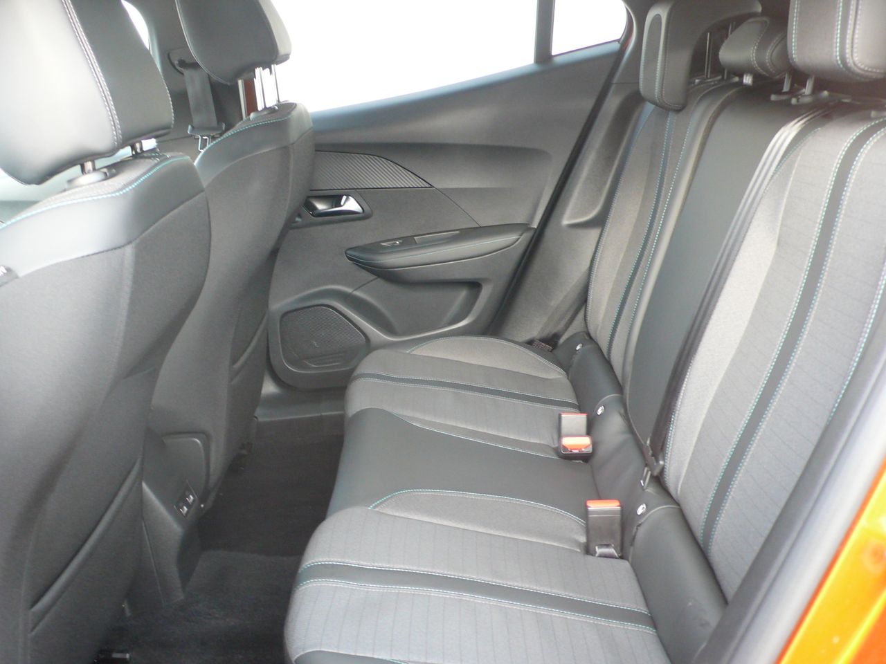Peugeot 2008 1.2 Allure Pack 130 EAT8  - Foto 30