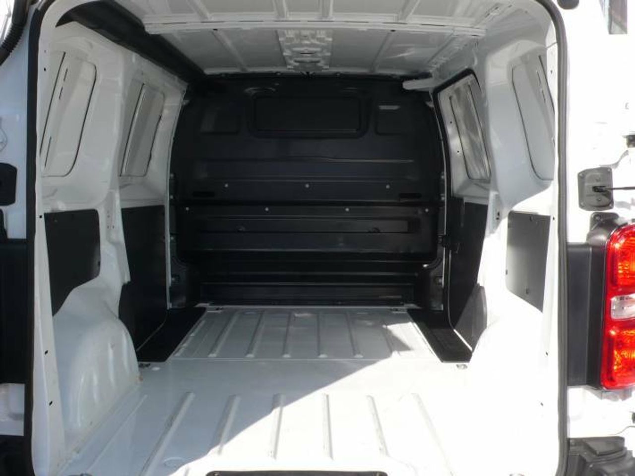 Peugeot Expert PREMIUM ESTANDAR 1.5 100 CV MT6  - Foto 31