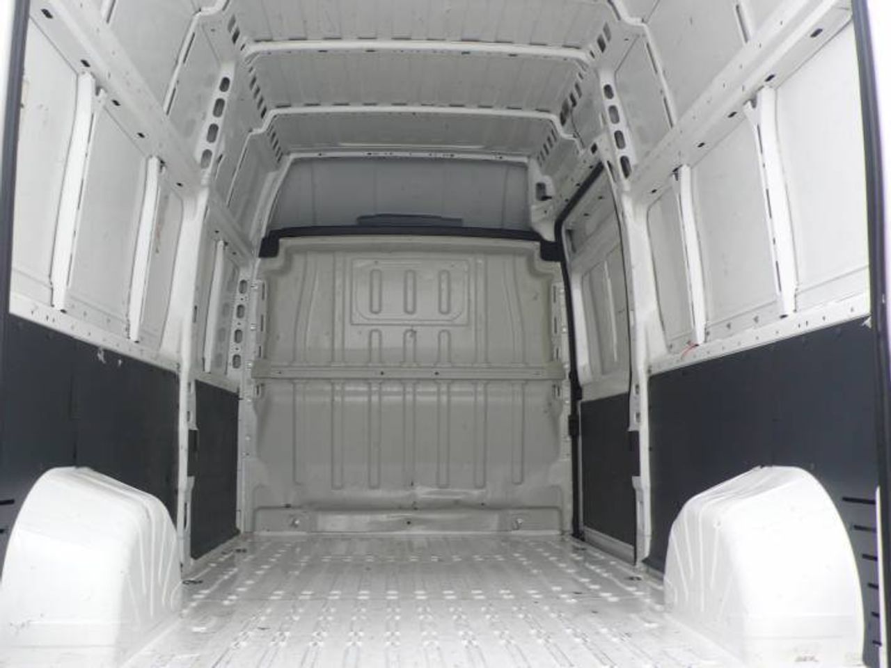 Citroën Jumper BlueHDi 103KW (140CV) Furgón 35L3H3 4 P  - Foto 9