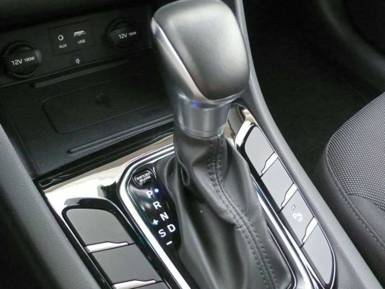 Hyundai IONIQ PHEV 5P GDI 1.6 141CV DT TECNO  - Foto 30