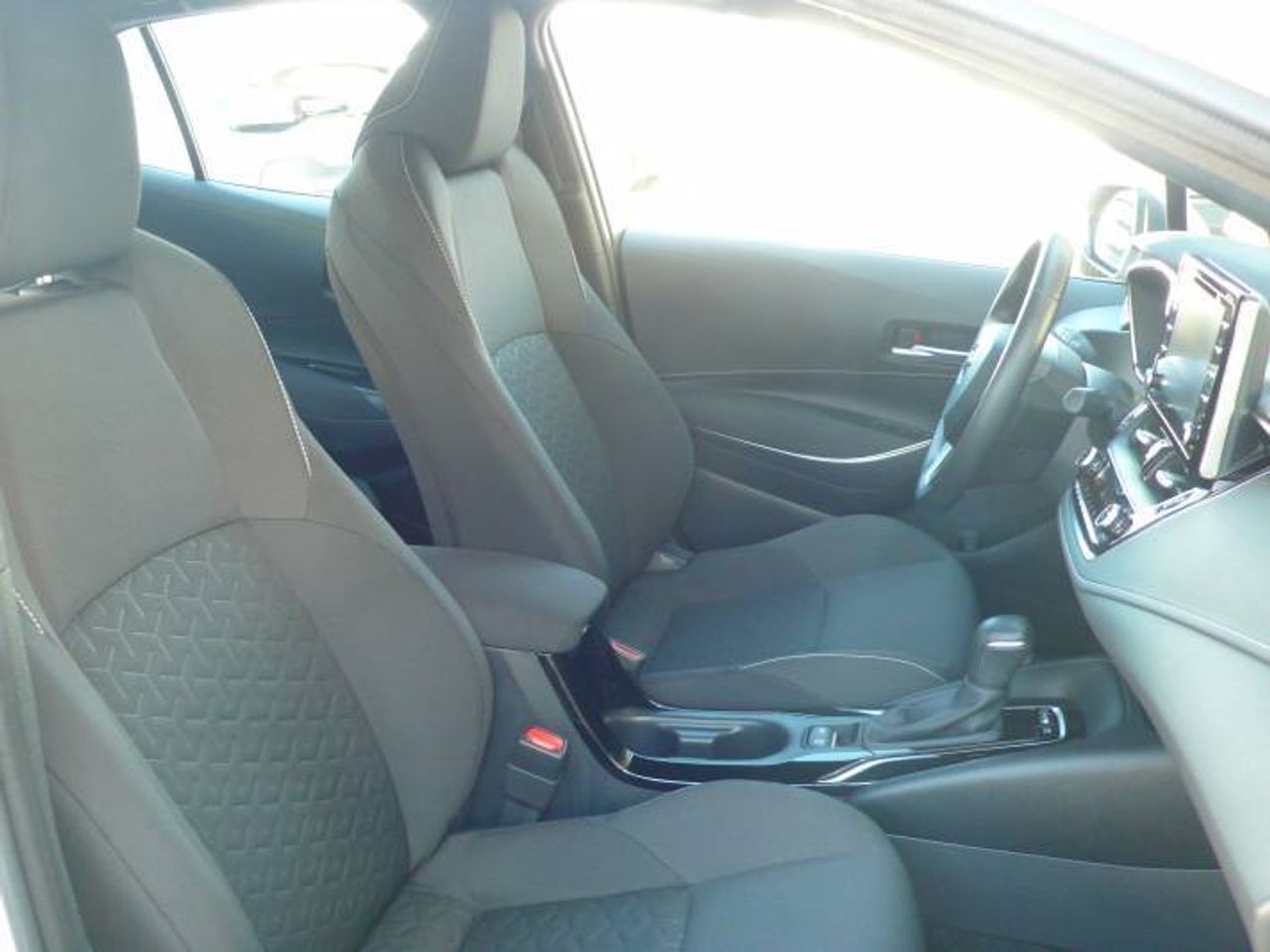 Toyota Corolla 1.8 125H ACTIVE E-CVT 5 P  - Foto 17