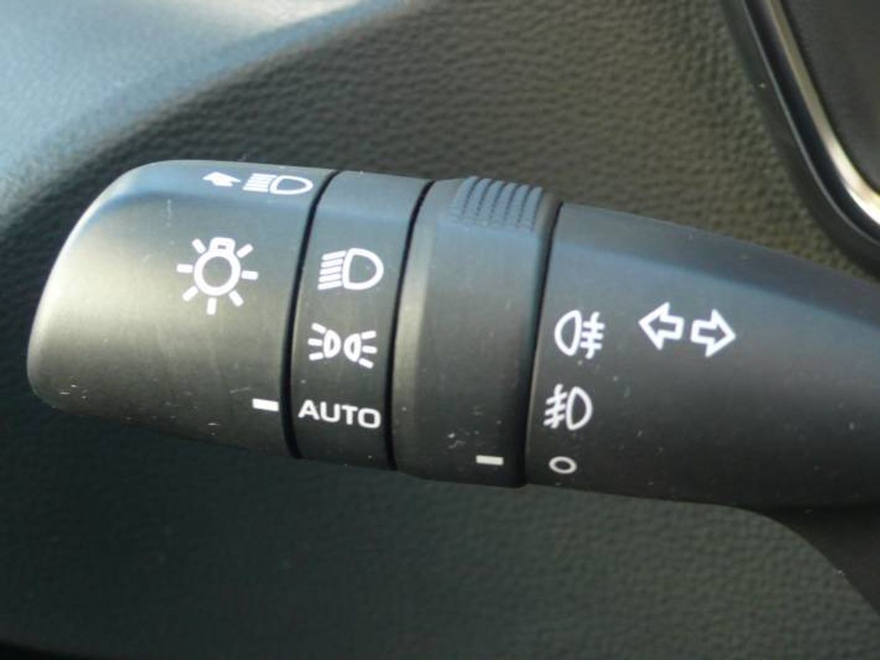 Toyota Corolla 1.8 125H ACTIVE E-CVT 5 P  - Foto 30