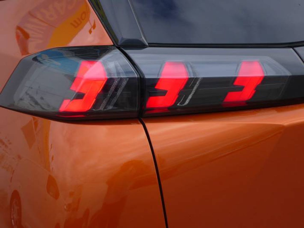 Peugeot 2008 1.2 Allure Pack 130 EAT8  - Foto 34