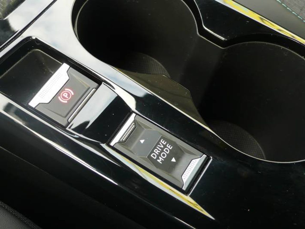 Peugeot 2008 1.2 Allure Pack 130 EAT8  - Foto 15