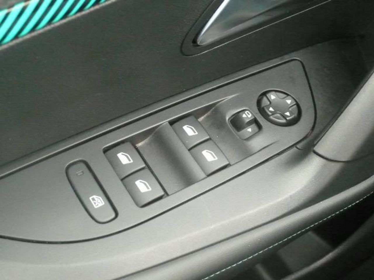 Peugeot 2008 1.2 Allure Pack 130 EAT8  - Foto 9