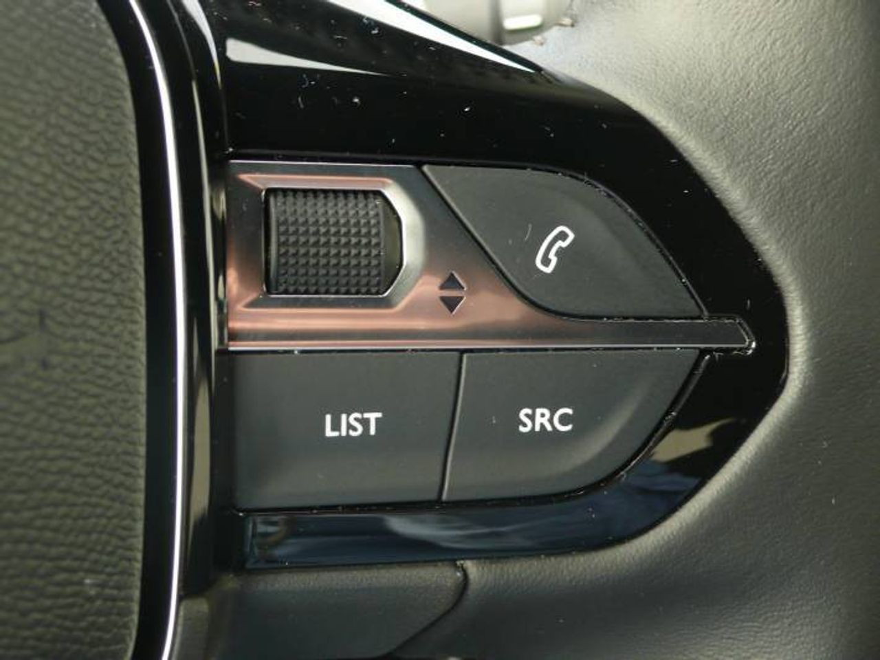 Peugeot 2008 1.2 Allure Pack 130 EAT8  - Foto 14