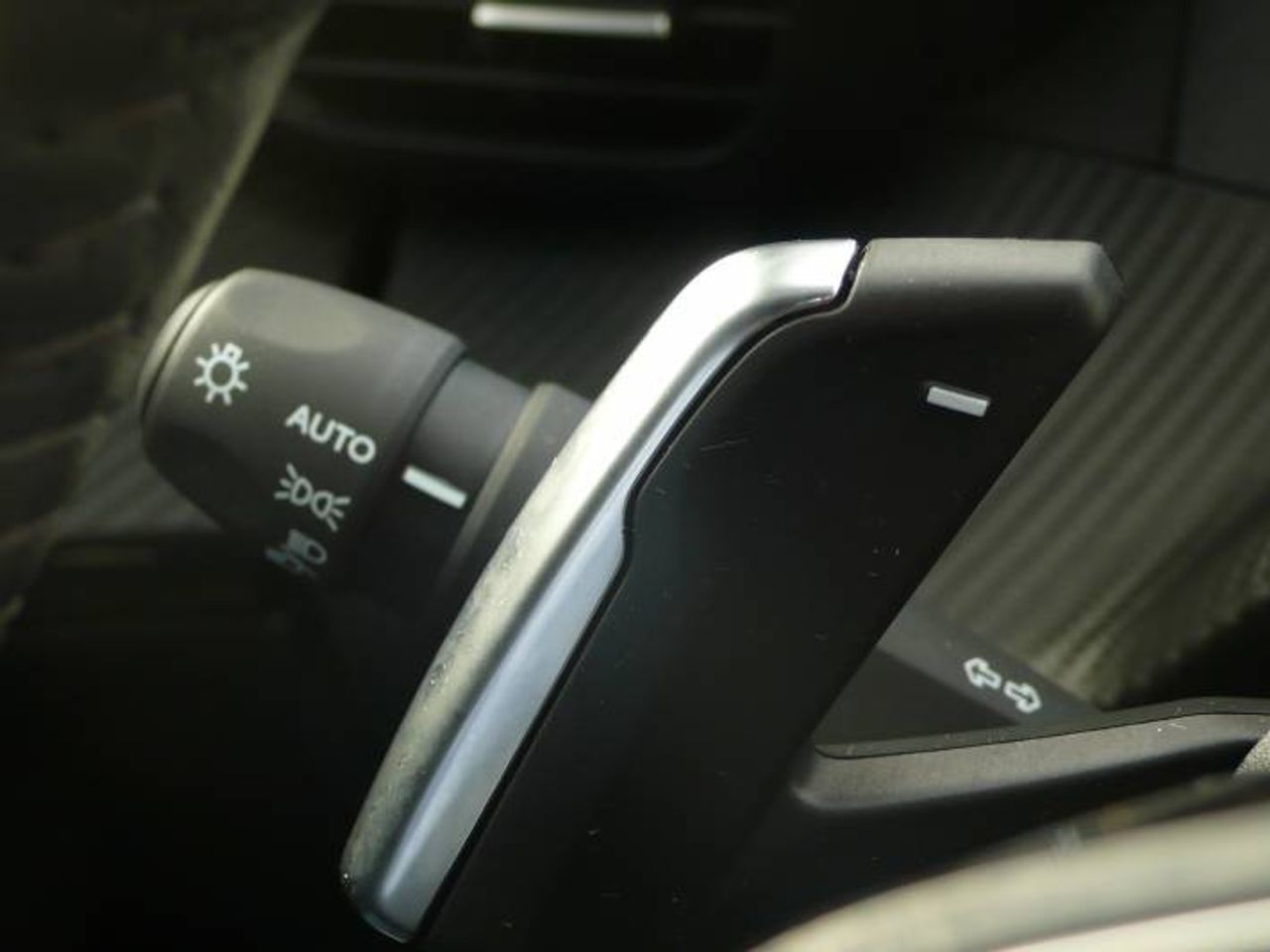 Peugeot 2008 1.2 Allure Pack 130 EAT8  - Foto 12