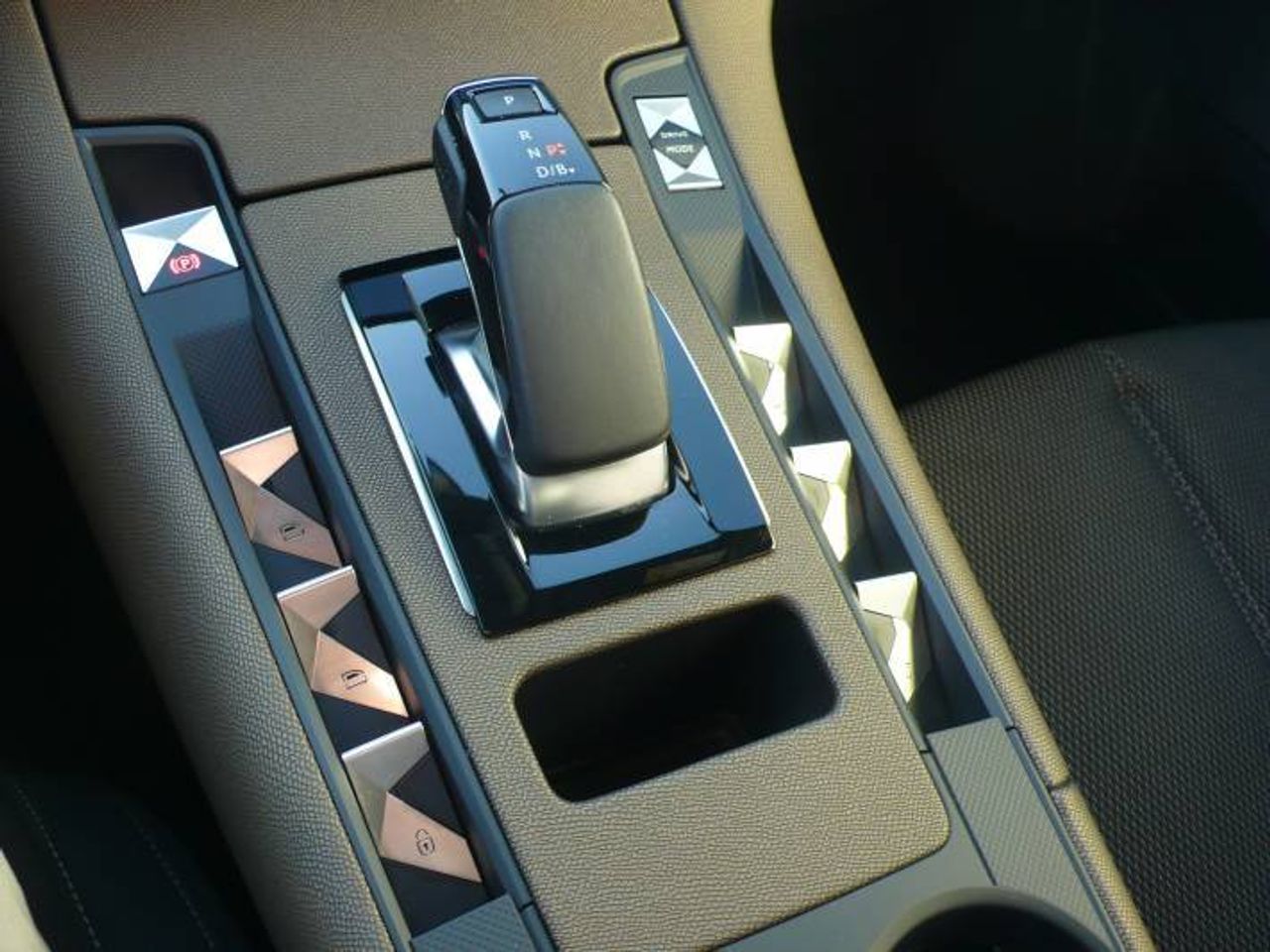 DS DS 7 1.6 E-Tense 225 Auto Bastille + 5 Puertas  - Foto 26