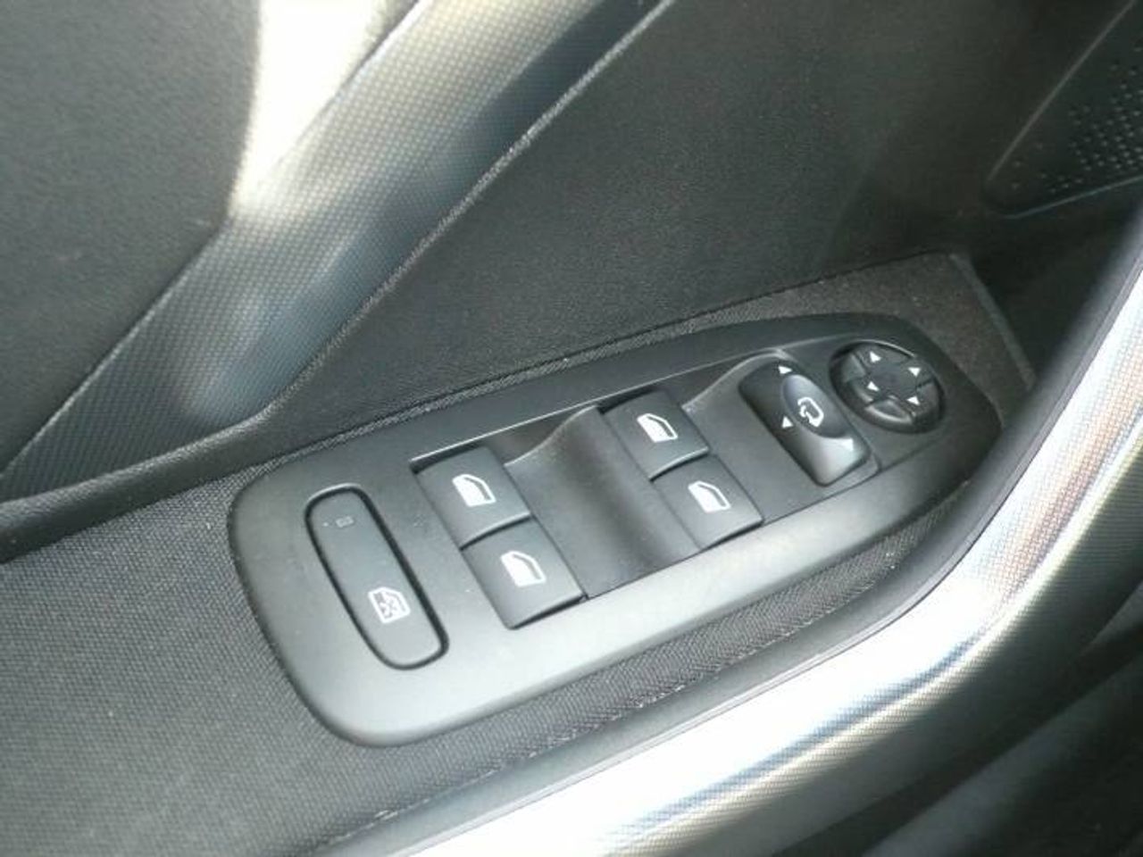 Peugeot 2008 1.2 PureTech S&S ALLURE EAT6 110CV  - Foto 34