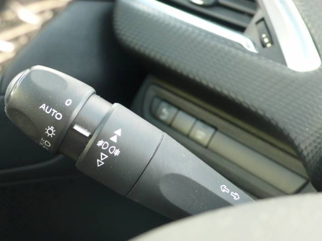 Peugeot 2008 1.2 PureTech S&S ALLURE EAT6 110CV  - Foto 30