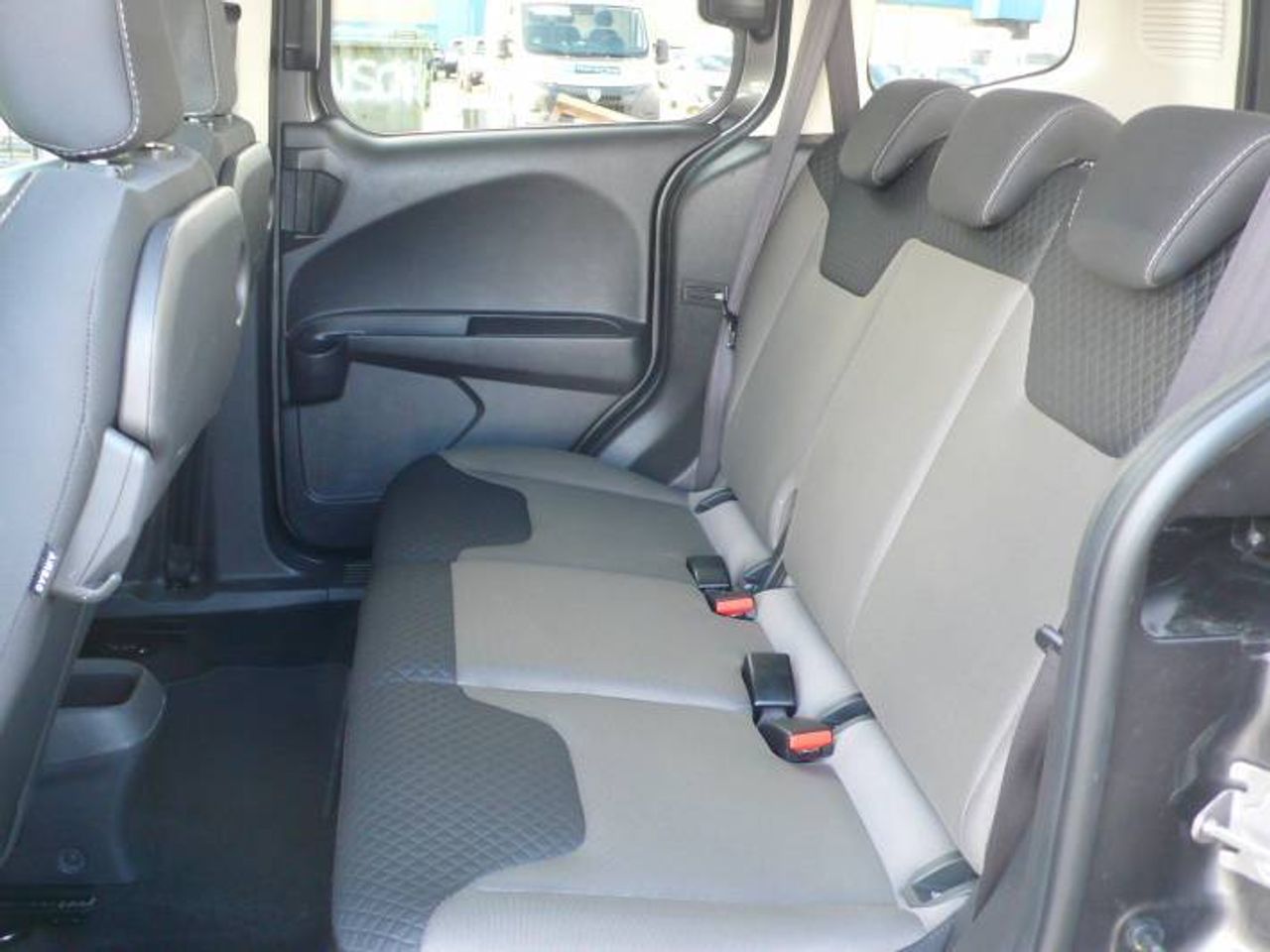 Ford Tourneo Connect TOURNEO COURIER 1.0 Titanium 100  - Foto 10