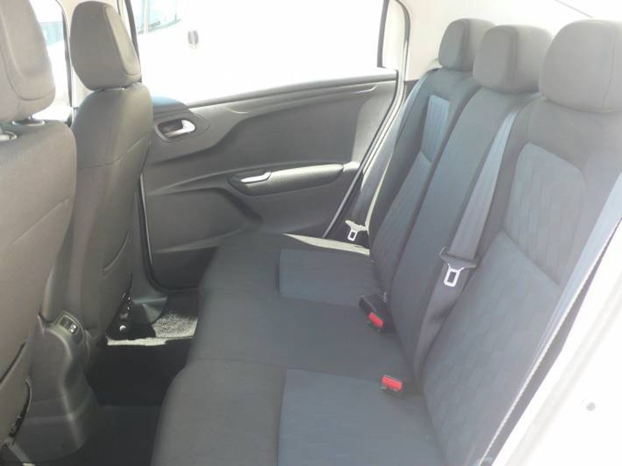 Citroën C-Elysée 1.5 BlueHDi Shine 100  - Foto 10